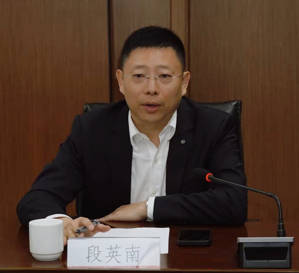 商务部配额许可证事务局副局长顾战清一行莅临厦门标准砂调研指导