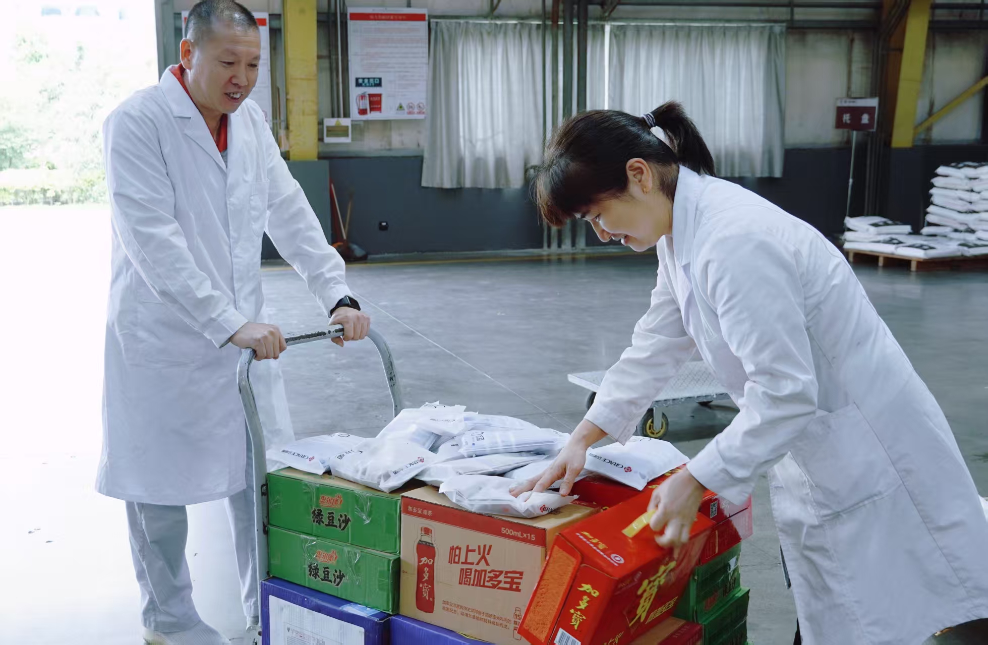 高温慰问送清凉 组织关怀沁人心