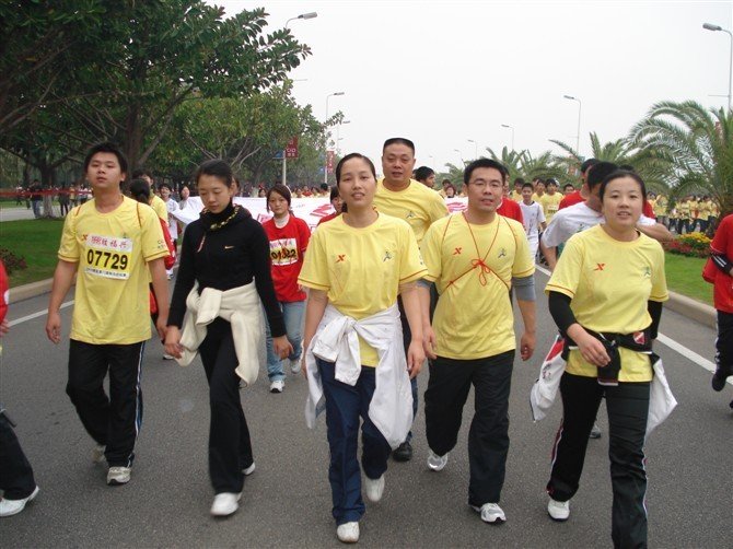 厦门标准砂公司组织员工积极参加2010厦门国际马拉松比赛 厦门标准砂公司组织员工积极参加2010厦门国际马拉松比赛